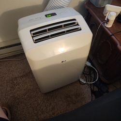 Portable LG 8000 BTU Air Conditioner 