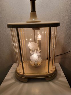 Vintage 4 bulb Etched Floral lucite cottage core Hollywood Regency table lamp