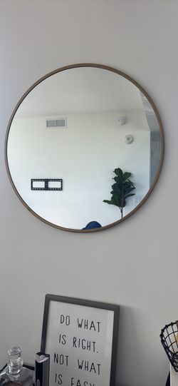 Round gold mirror