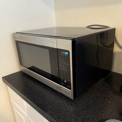 2.0 Cubic Feet LG Microwave