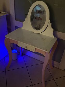 Vanity table kids