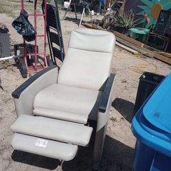 Free vinyl recliner