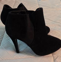 Steven Maiden Suede Booties 7.5M
