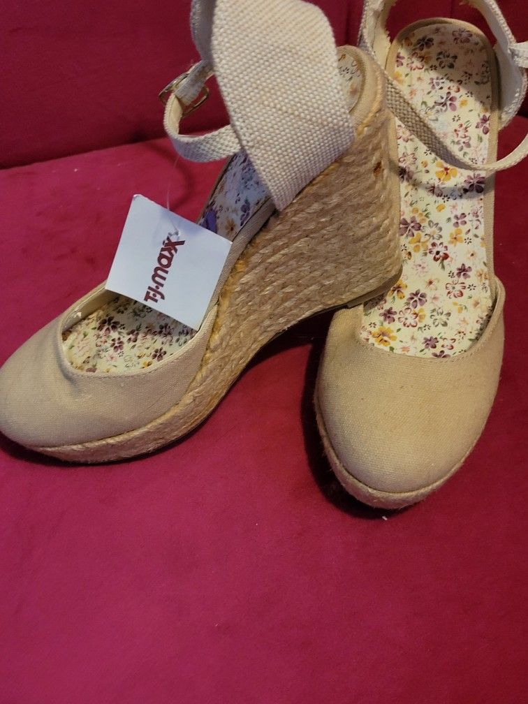Bamboo Wedge Sandals size 7.5