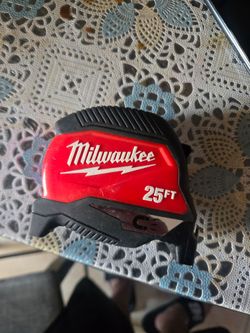Milwaukee tape measure