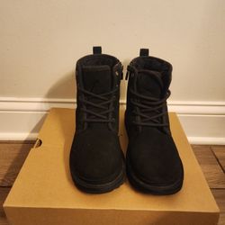 UGG Neumel Chukka Boot (Big Kid)