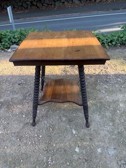 Antique spindle leg accent table, spool accent side table