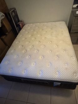 iRize Queen adjustable base bed set