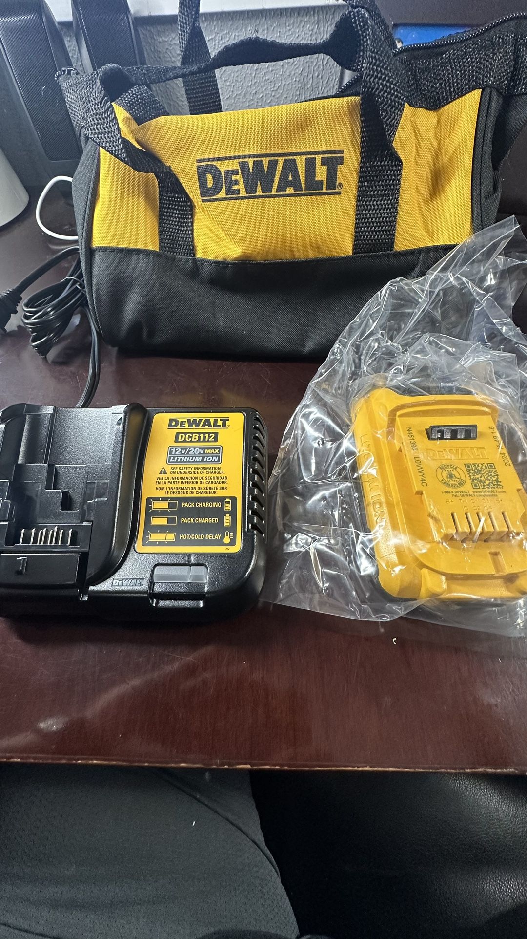New DeWalt Battery + Charger & Bag 3ah 20v
