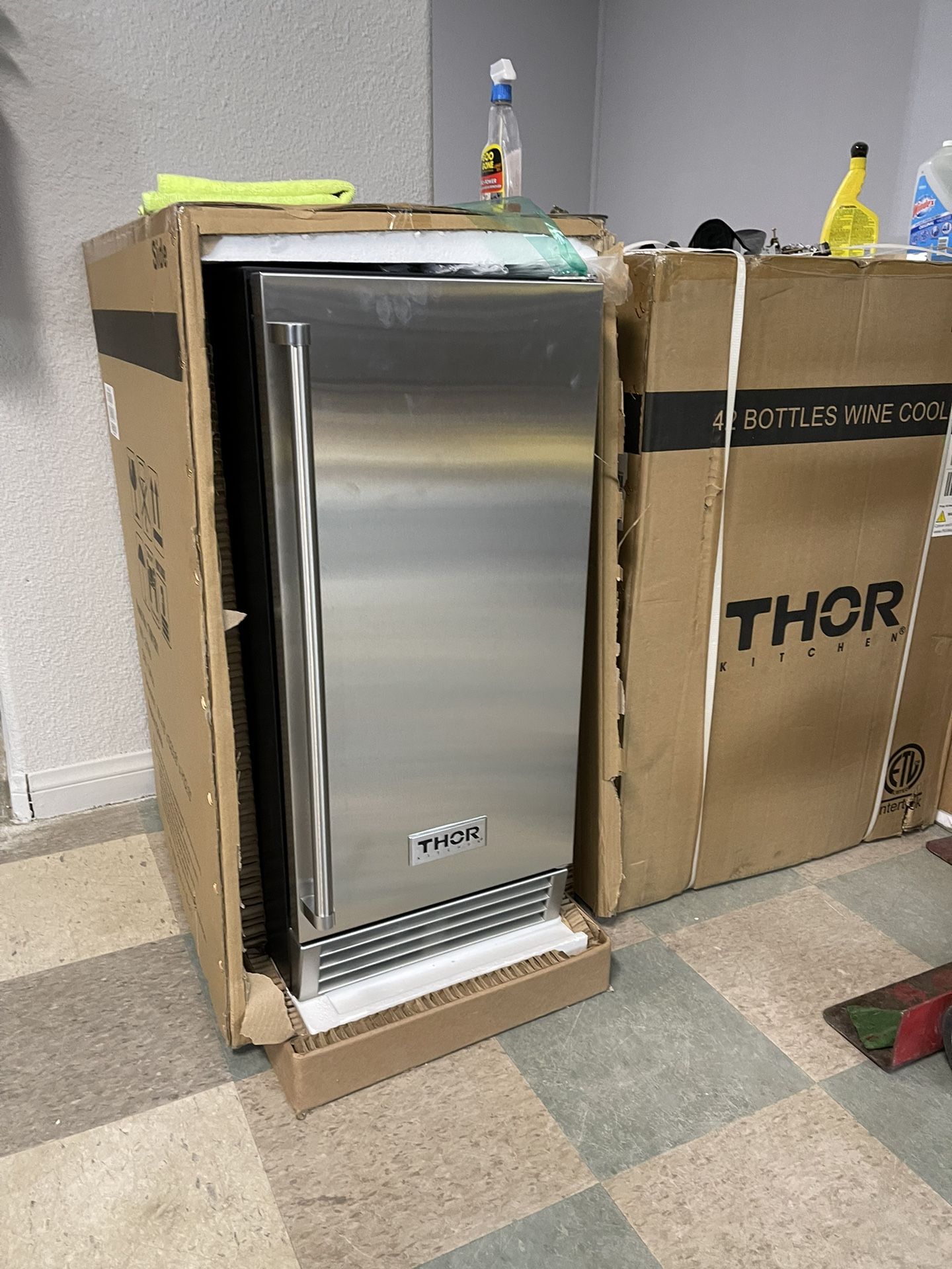 Thor Ragnarok Ice Box Thor Ice Machine 15’ for Sale in Borrego Springs, CA - OfferUp