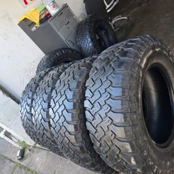 4 used tires Lt285 70r17 Falken Wildpeak M/T $270.00