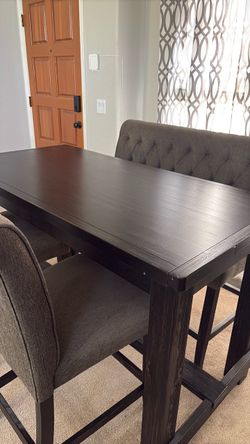 High top dinning table and chairs