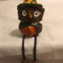 Owl shelf sitter w/dangling legs/feet green hat sunflower orange pumpkin brown Owl 3” in excellent condition.