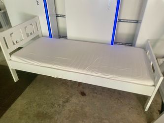 Wood frame Toddler bed