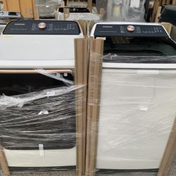 New Out Box Samsung Extra Large Capacity Washer/Dryer Gas Set 