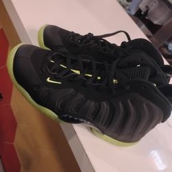 Foamposites size 4.5 y brand-new black/ green