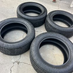 Llantas 305/55R20  $160 Las 4