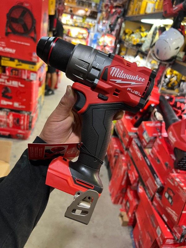 MILWAUKEE M18 CORDLESS HAMMER DRILL FUEL BRUSHLESS $135