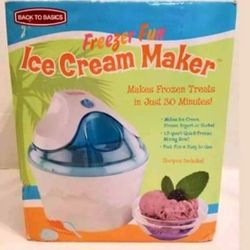 1 1/2 QUART ICE CREAM MAKER 