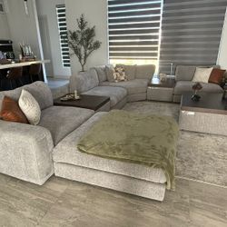 Modern 7-Piece Sectional Sofa – Storage Console & Ottoman – Like New