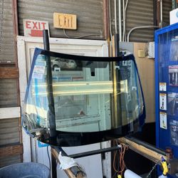 NEW WINDSHIELDS AUTOGLASS