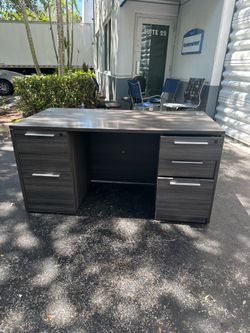 Office desks (sell fast)