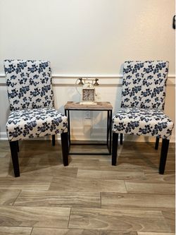 Decretive chairs with small stand.