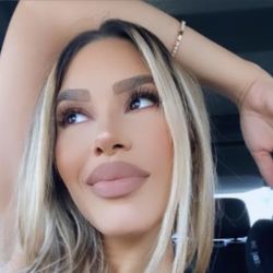 New! Charlotte Tilbury💕👄”ICONIC NUDE” 👄💕Lip Cheat  