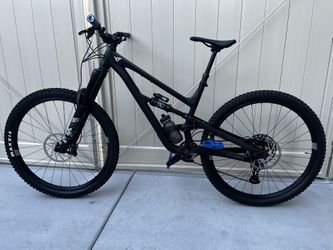 2023 YT Capra Large