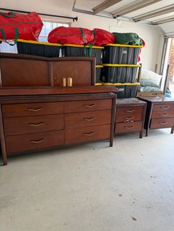 Queen Bedroom Set- Sofia Vagara