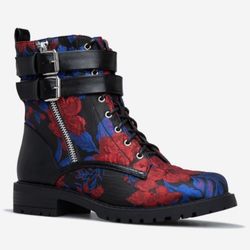 Line Wraparound Buckle Boot