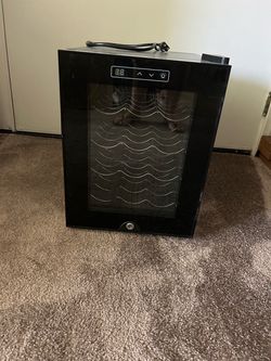 Free working mini wine cooler