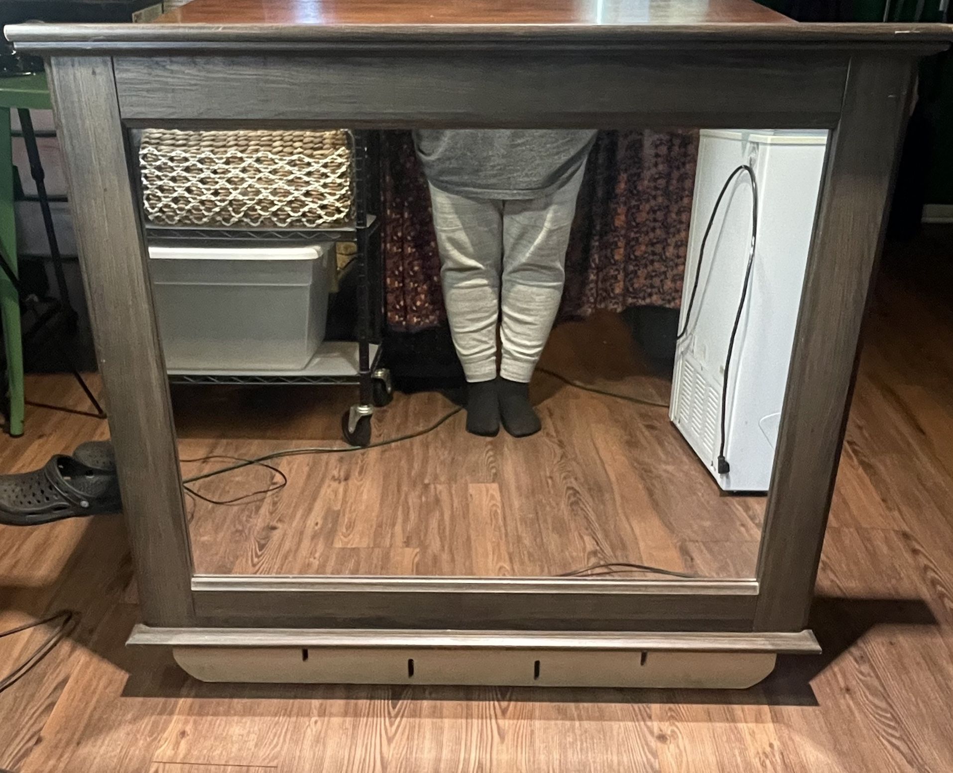 Bedroom Dresser Mirror attachment.