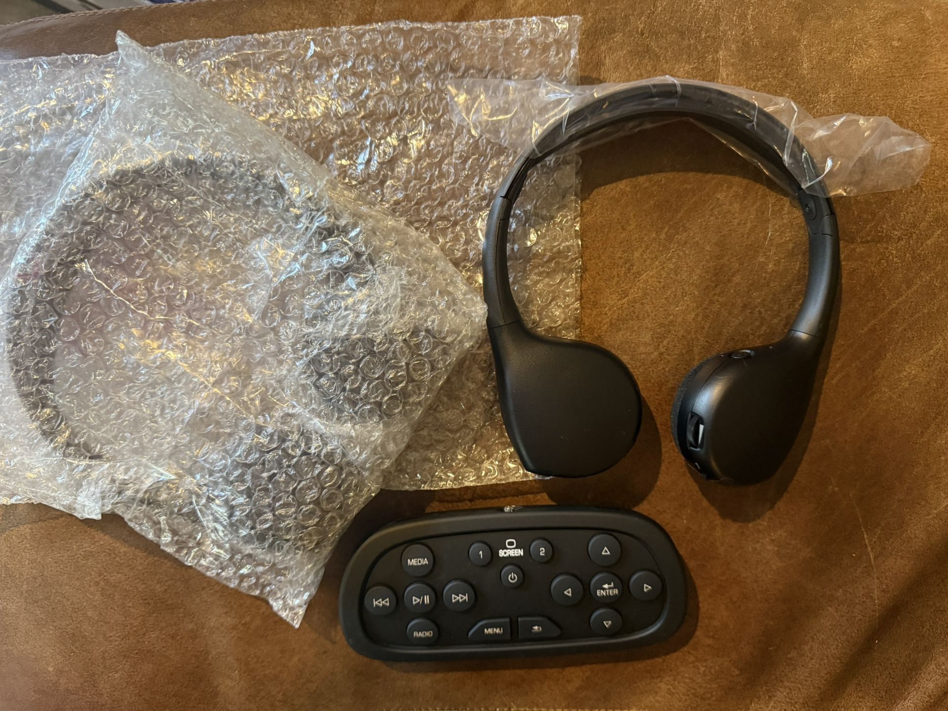 Chevy Tahoe DVD Headphones and Controller