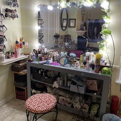 Make Up Table