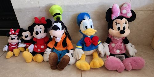 Bundle of Disney plush toys Minnie Mouse, Mickey Mouse, Donald Duck, Pluto