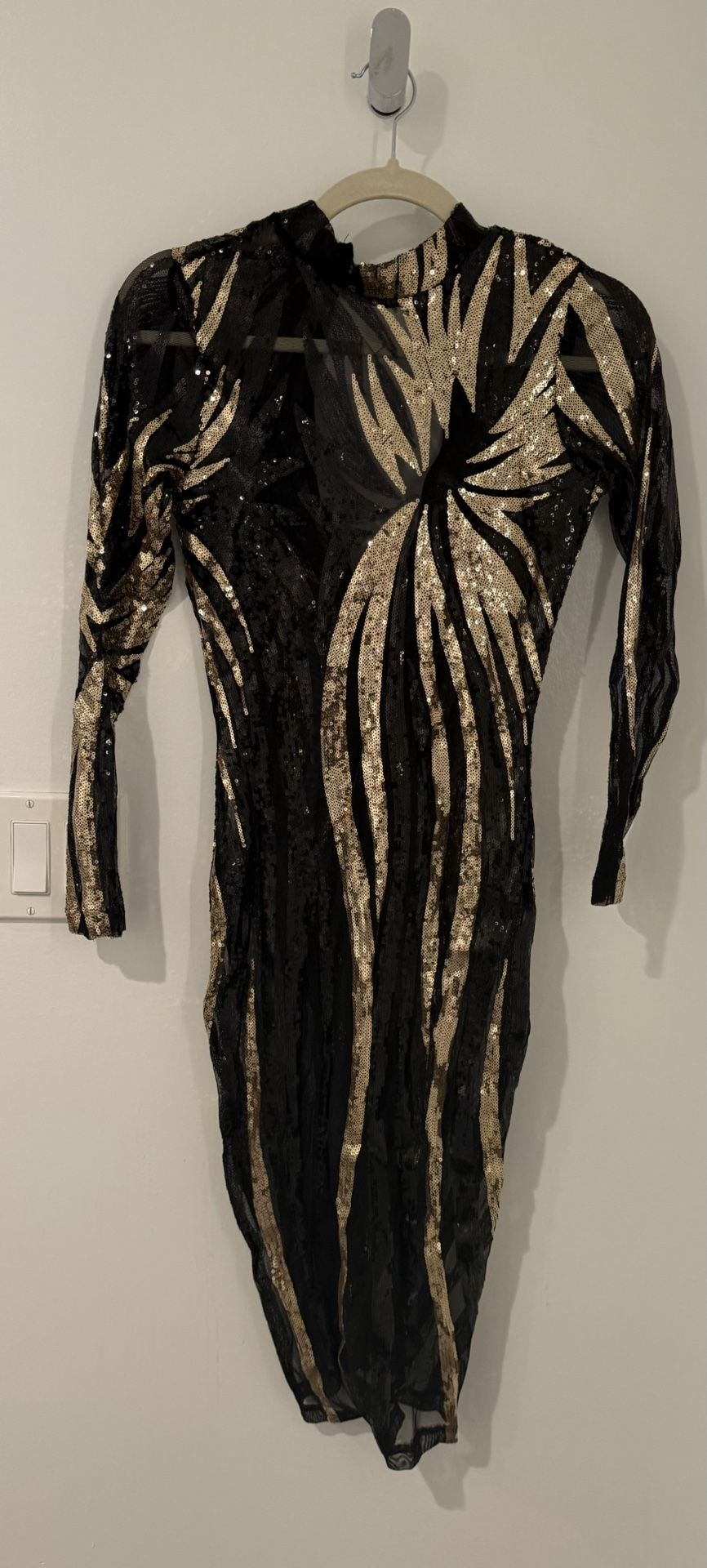 Black & Gold Sequin Sheer Dress (M) β $15
