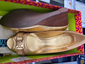 Tory Burch Fold Amanda Open Toe Wedges size 9