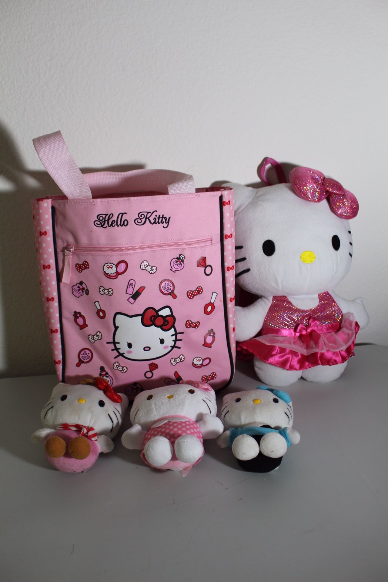 Hello kitty doll and bag