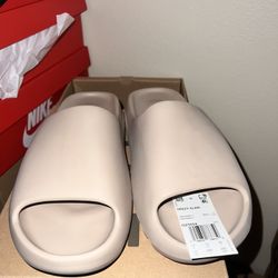 Yeezy Slide Pure