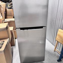 Magic Chef Steel Refrigerator/Freezer