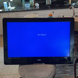  32 inch flatscreen LCD panel TV works Great Wall mountable, missing the stand