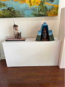 White Art Gallery Display Pedestal