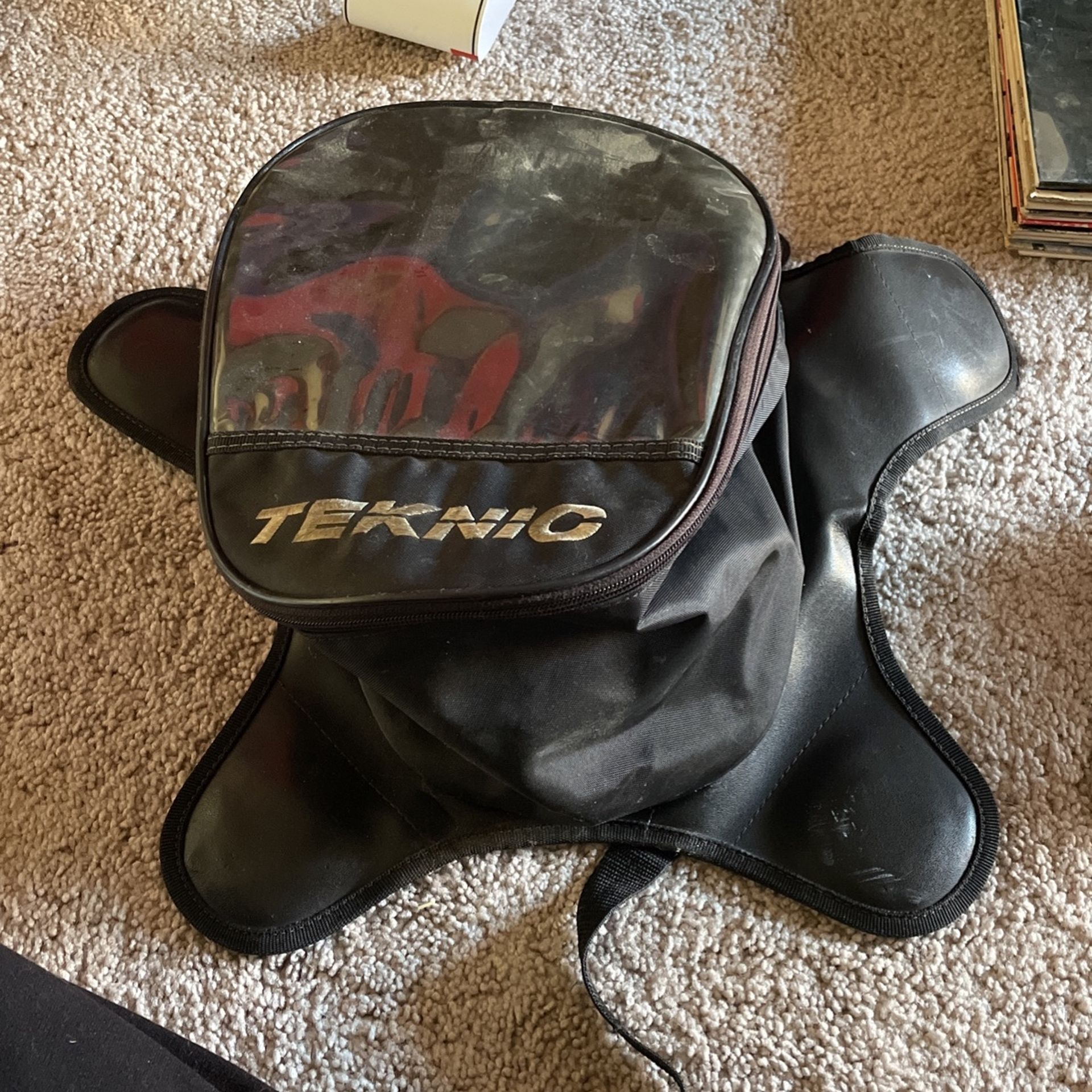 Teknic Magnetic Tank Bag