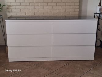 DRESSER