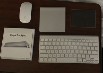 Apple keyboard, apple mouse , cleaning cloth never used and touchscreen mouse comes with