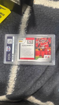 Psa 10 gem mint brilliance Patrick Mahomes ll prizm card