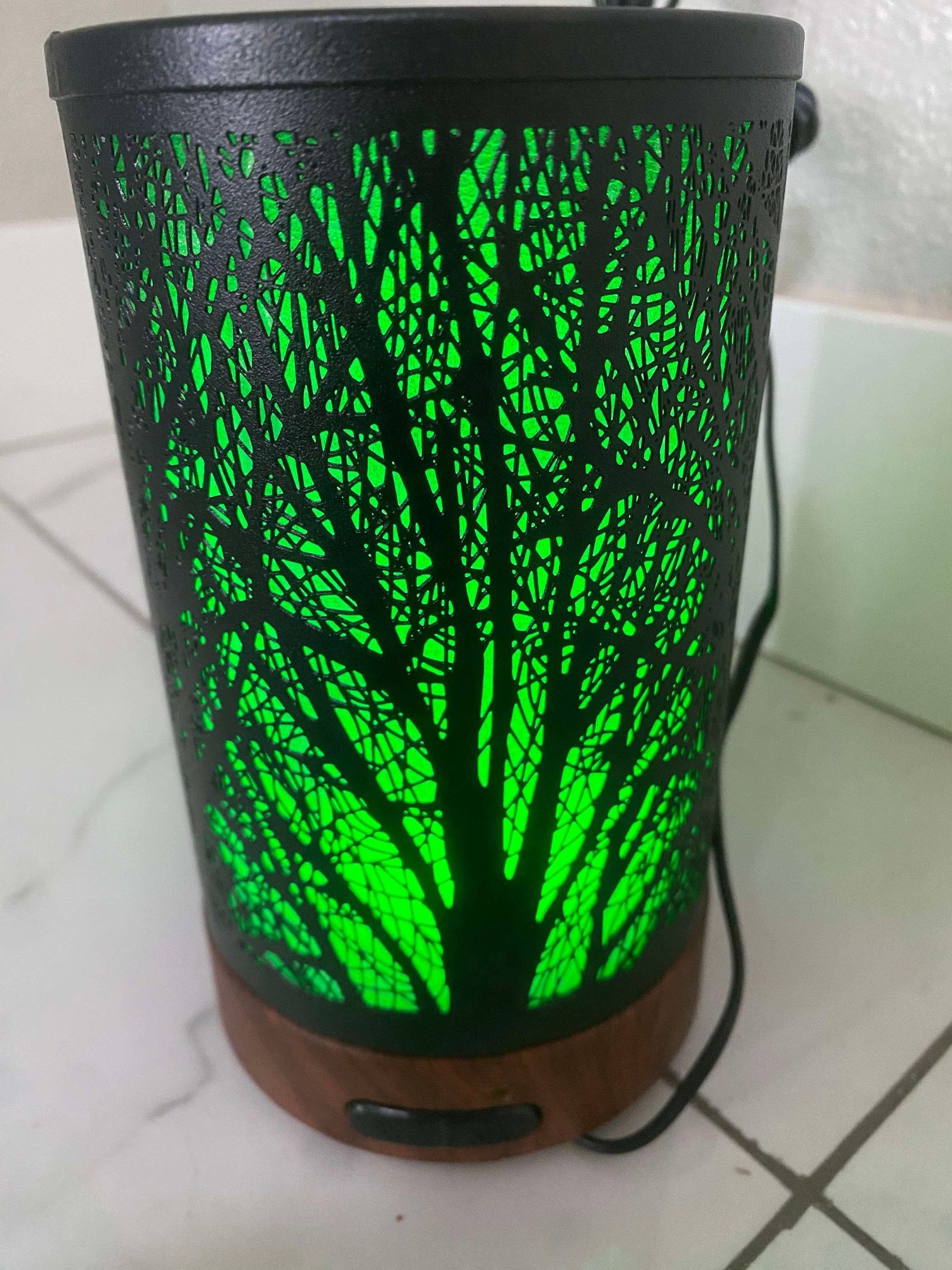 Essential Oil Diffuser, Metal Forest Oil Diffuser with 7 Colors Light