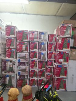 Christmas Tree SALE | 6.5 & 7.5 FT Slim Trees From $50 | Up to 40% OFF Retail