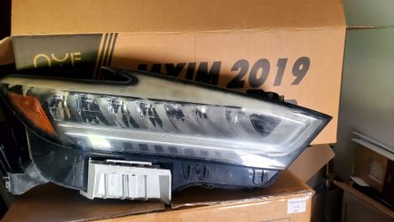 2019 Nissan Maxima Headlights